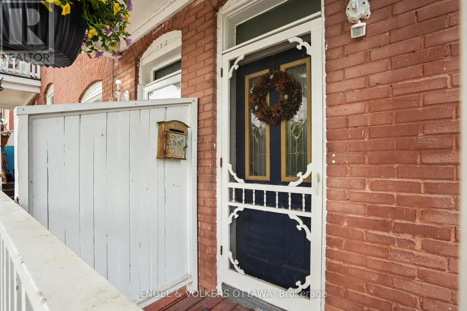 2 Lower Charlotte Street