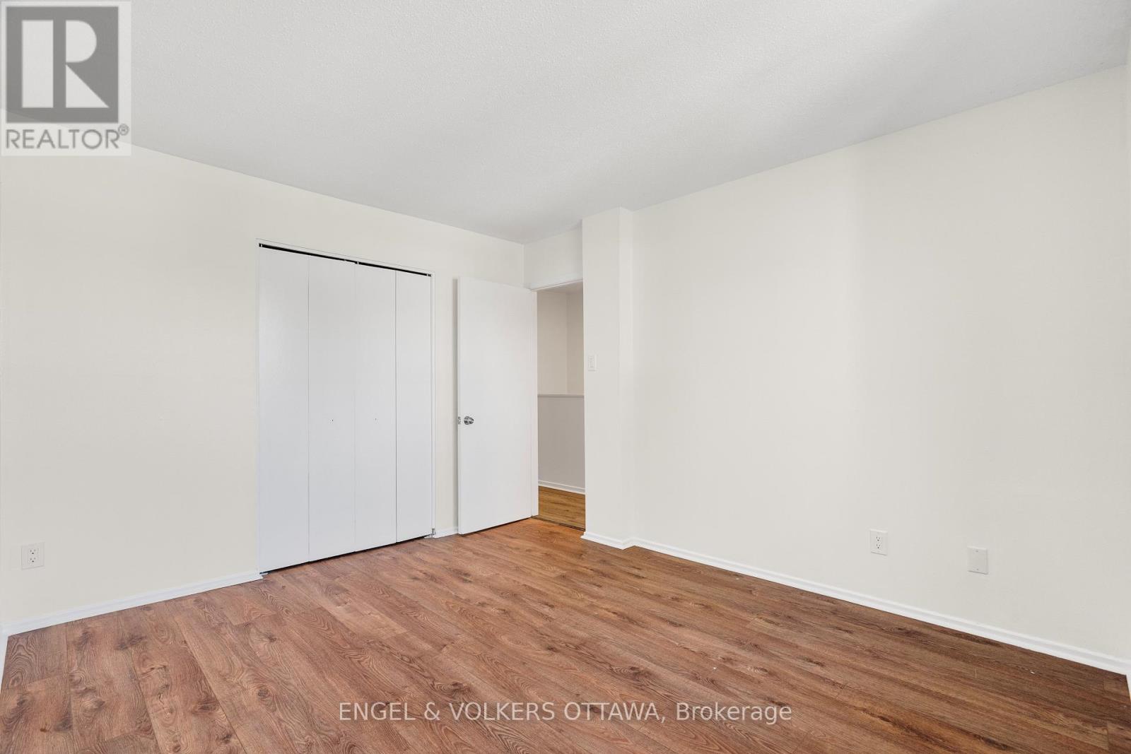 933 Greenbriar Avenue