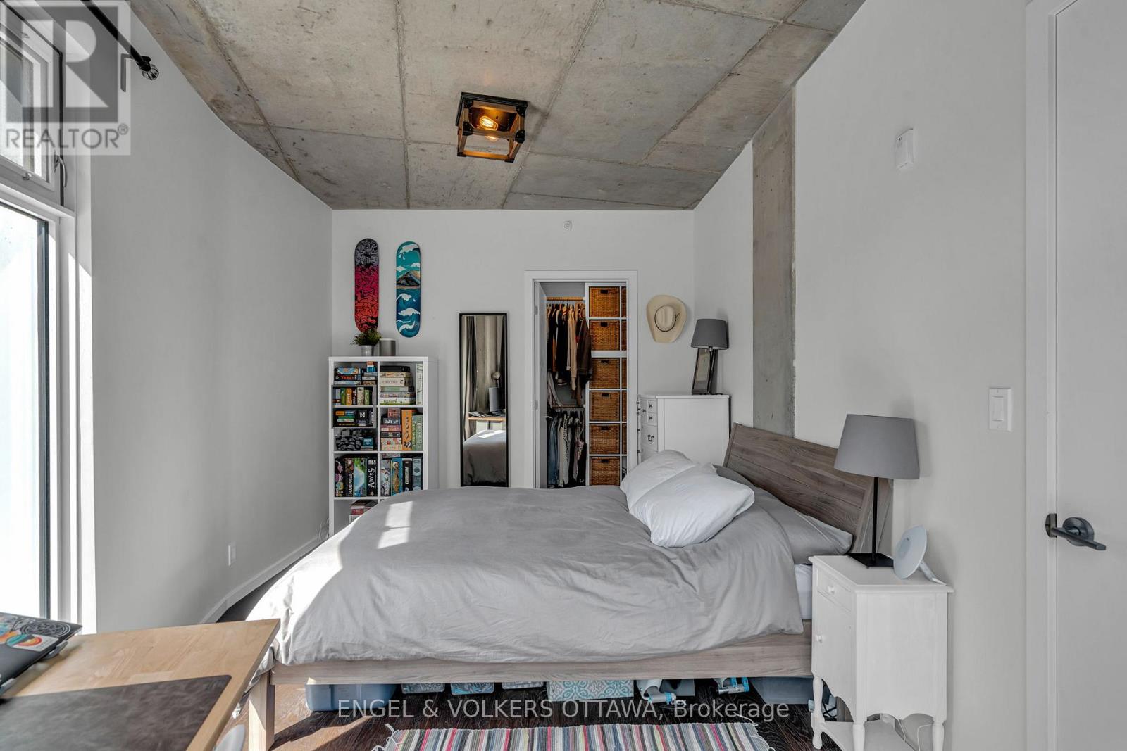 210 - 1000 Wellington Street W