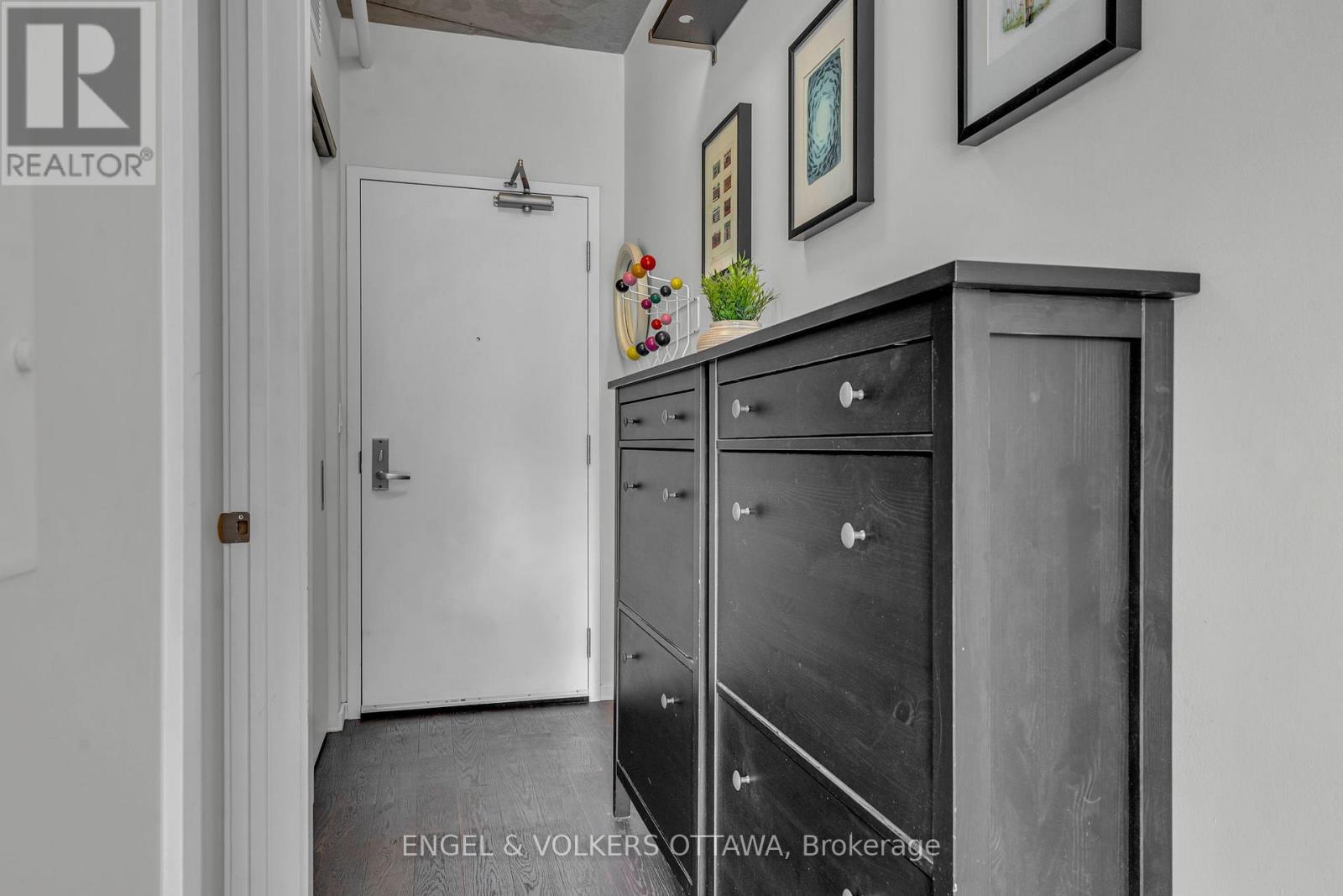 210 - 1000 Wellington Street W