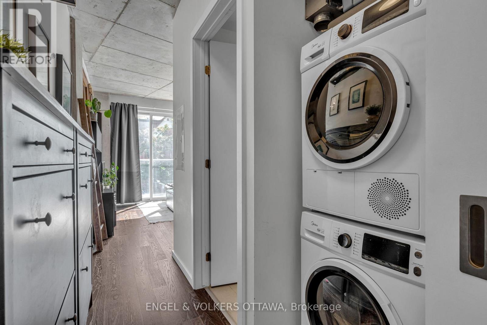 210 - 1000 Wellington Street W