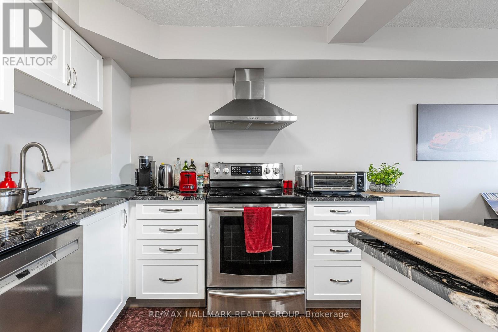 902 - 1025 Grenon Avenue