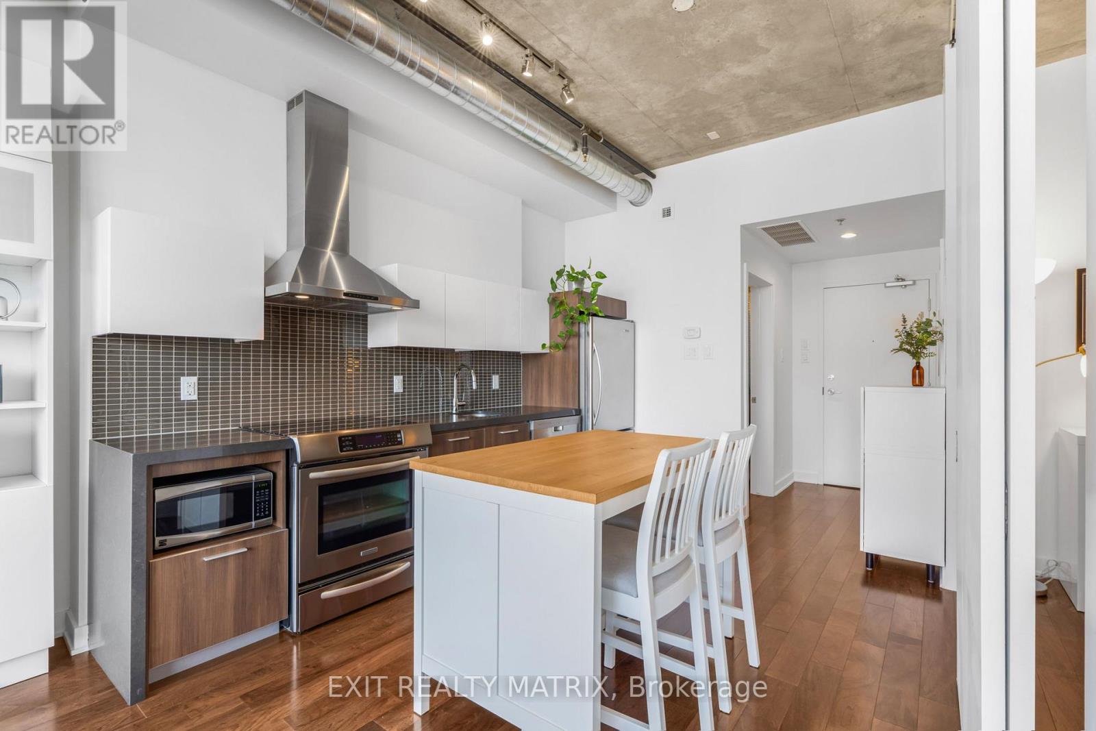 749 - 340 Mcleod Street