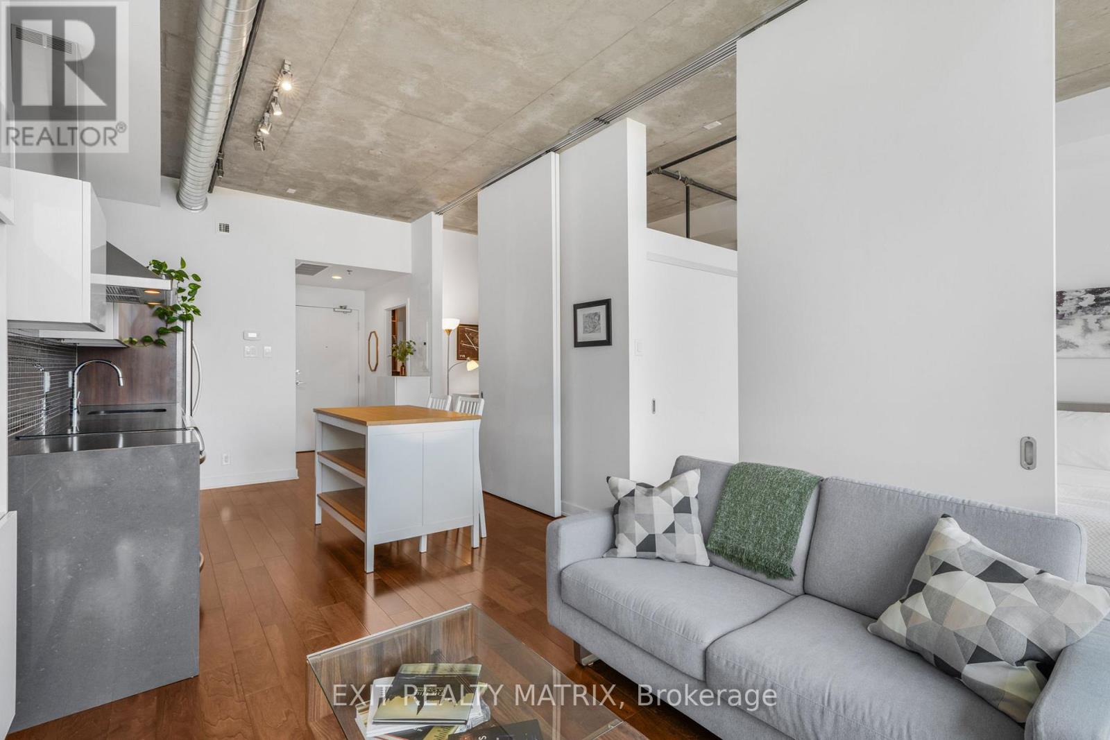 749 - 340 Mcleod Street