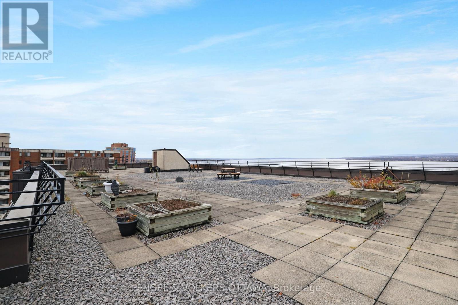 814 - 3100 Carling Avenue