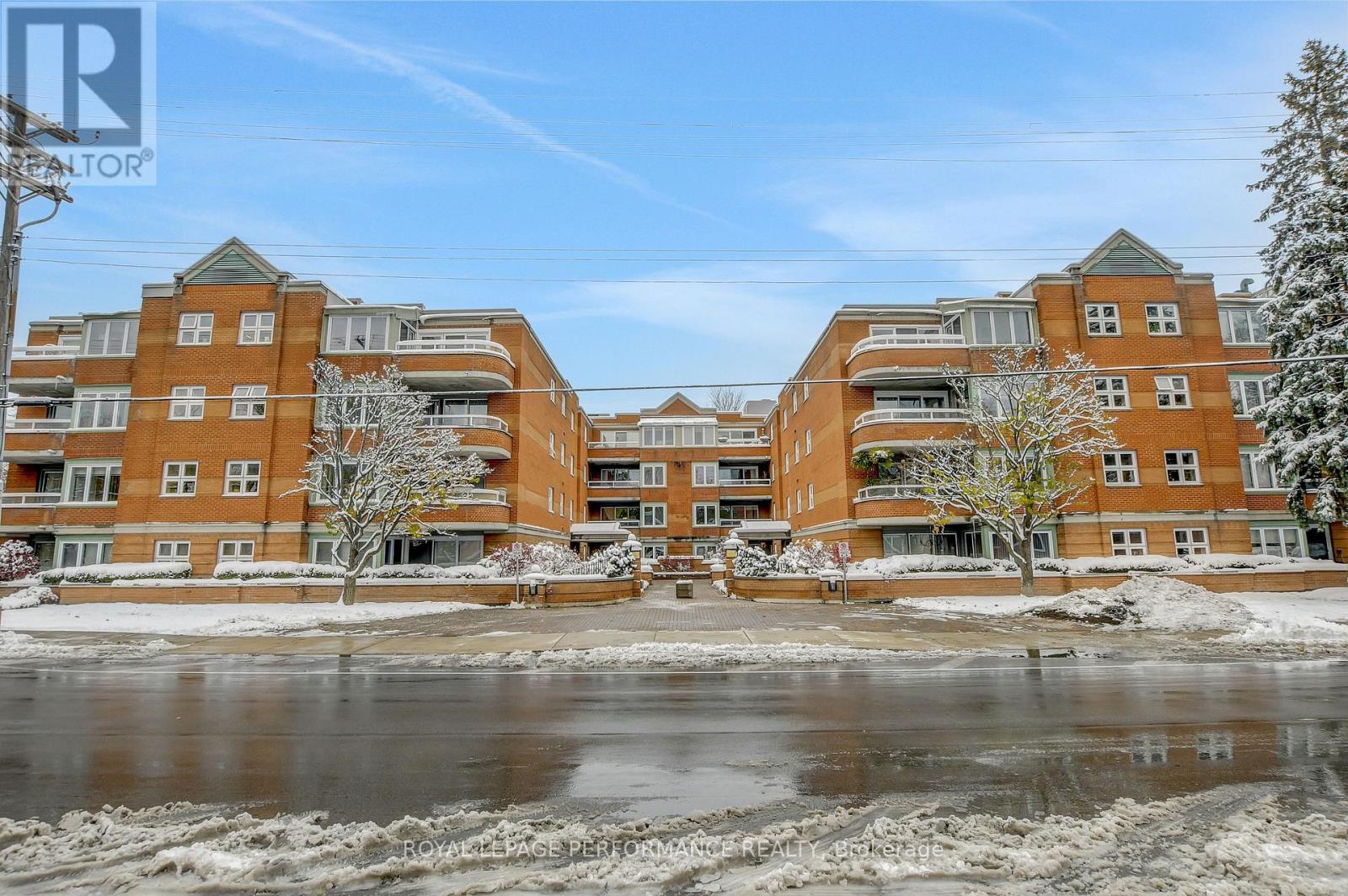 202 - 320 Crichton Street