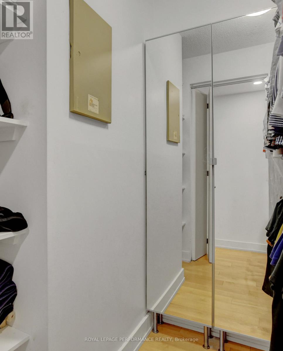 202 - 320 Crichton Street