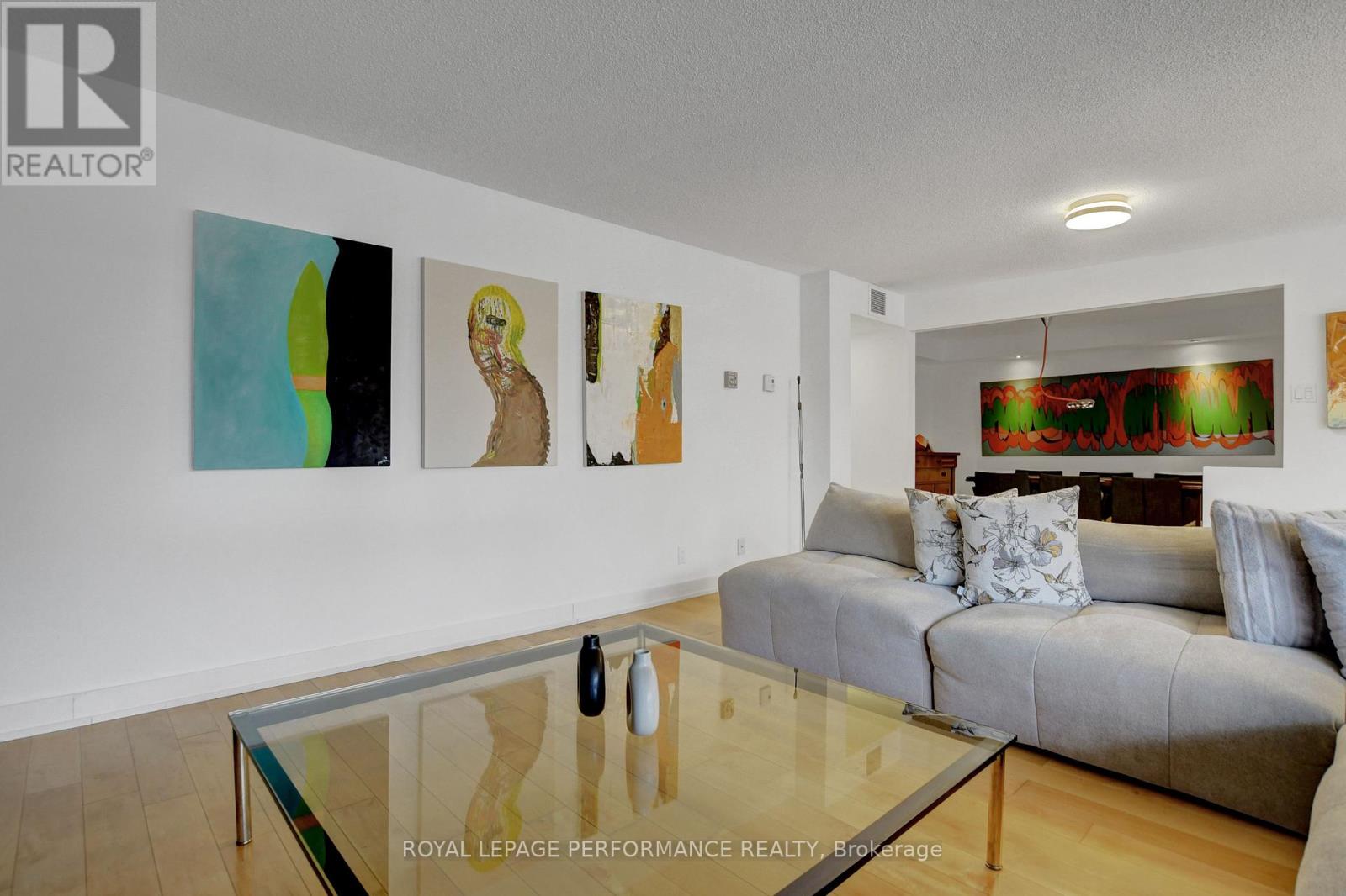 202 - 320 Crichton Street