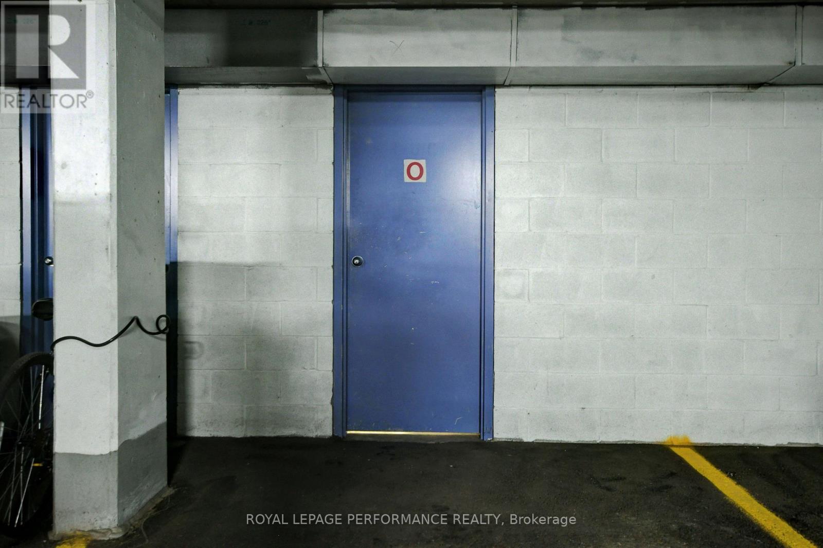 202 - 320 Crichton Street