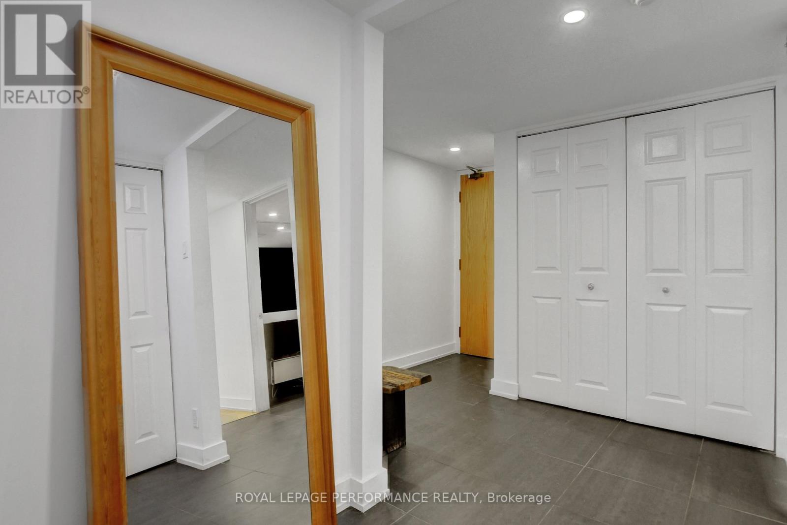 202 - 320 Crichton Street