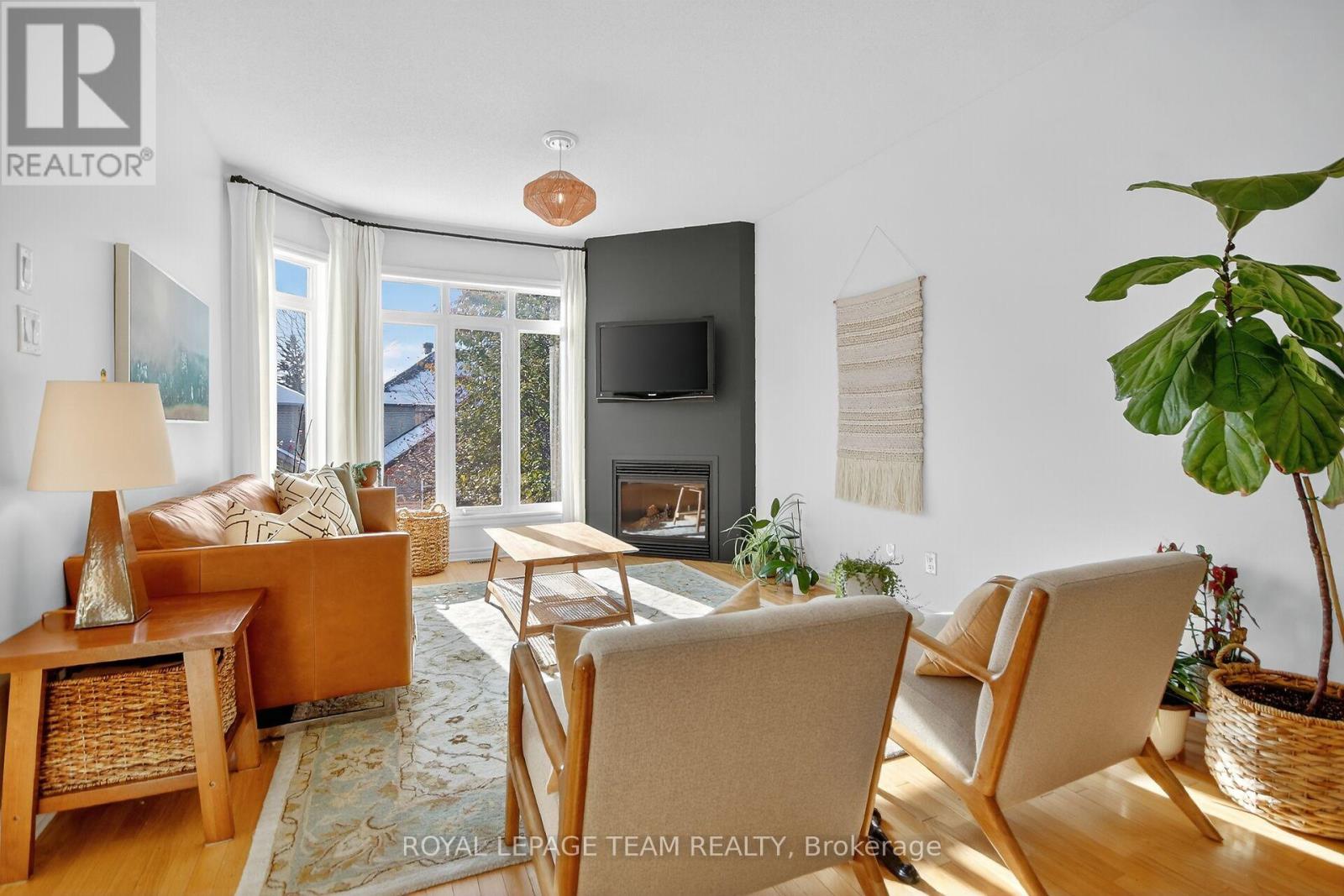 293 Waymark Crescent