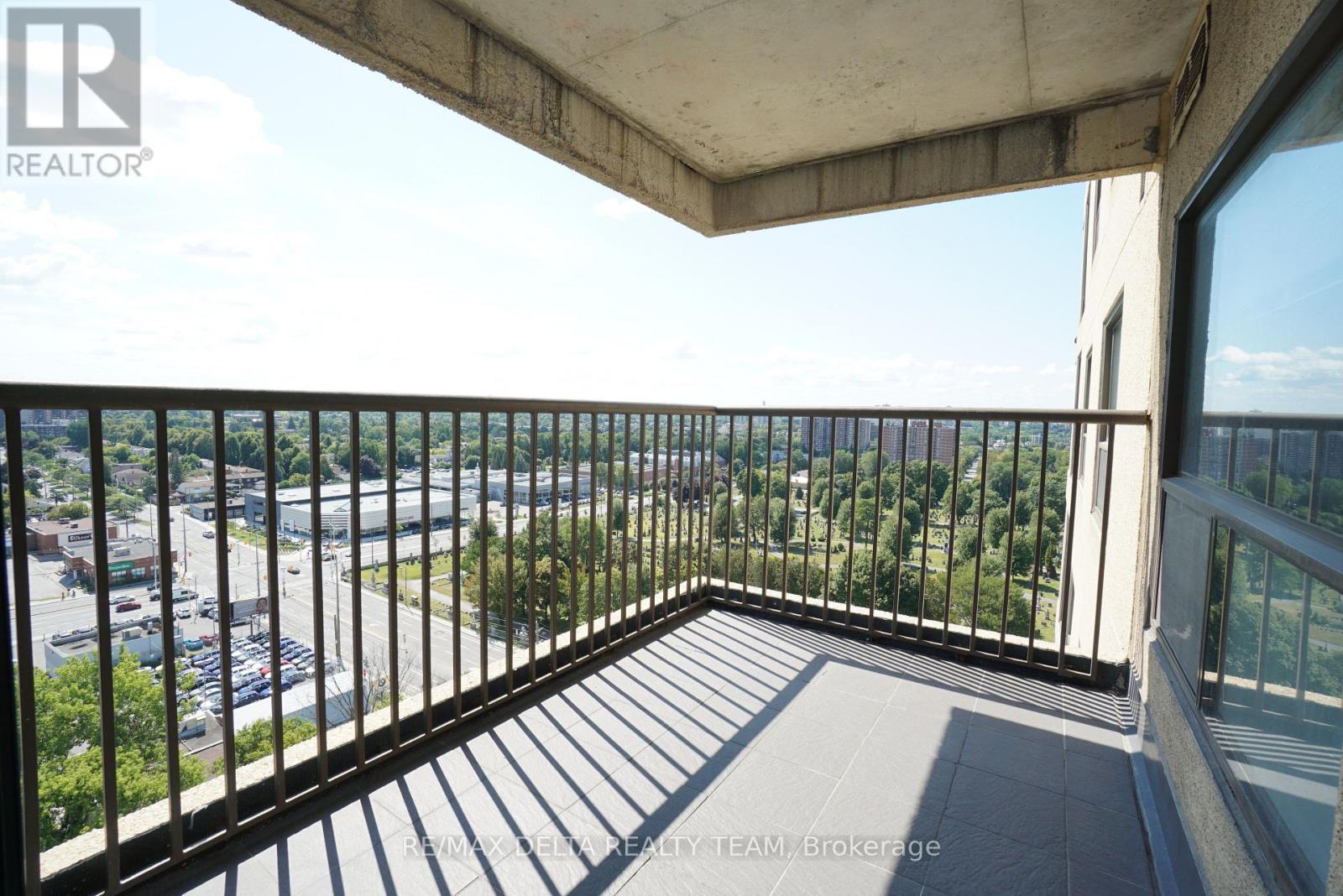 1506 - 545 St. Laurent Boulevard