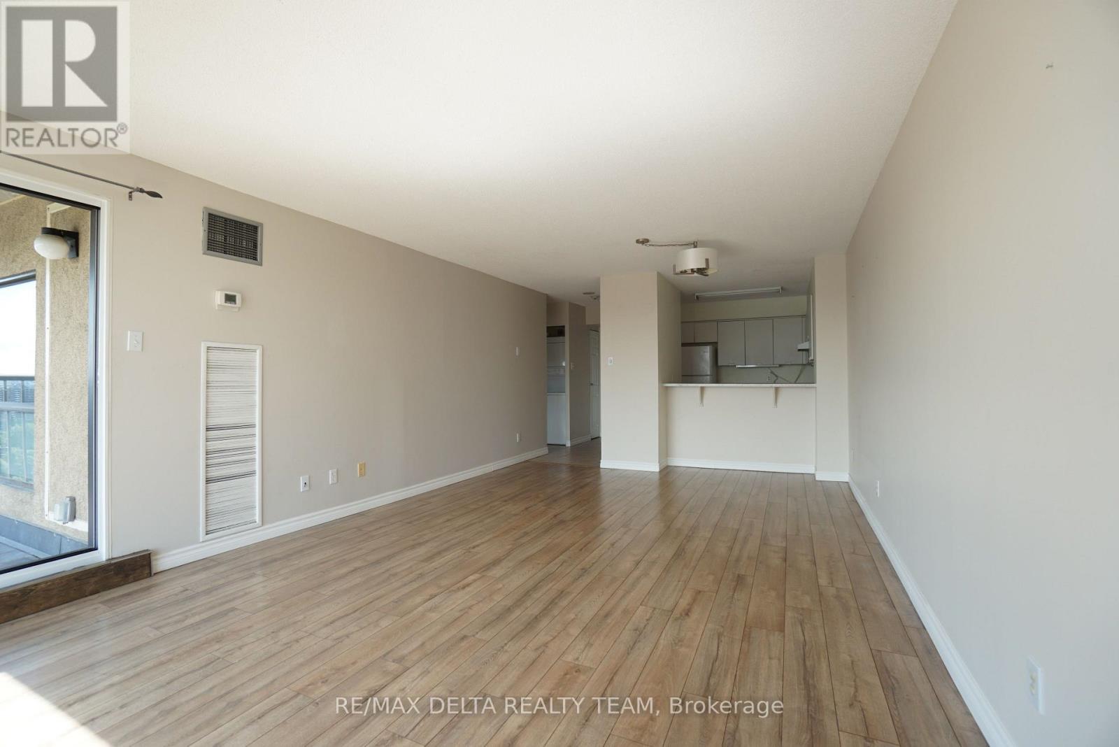 1506 - 545 St. Laurent Boulevard