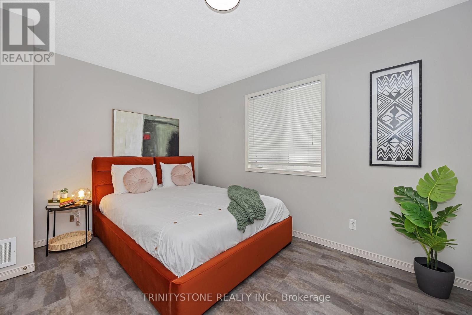 6127 Abbott Street E