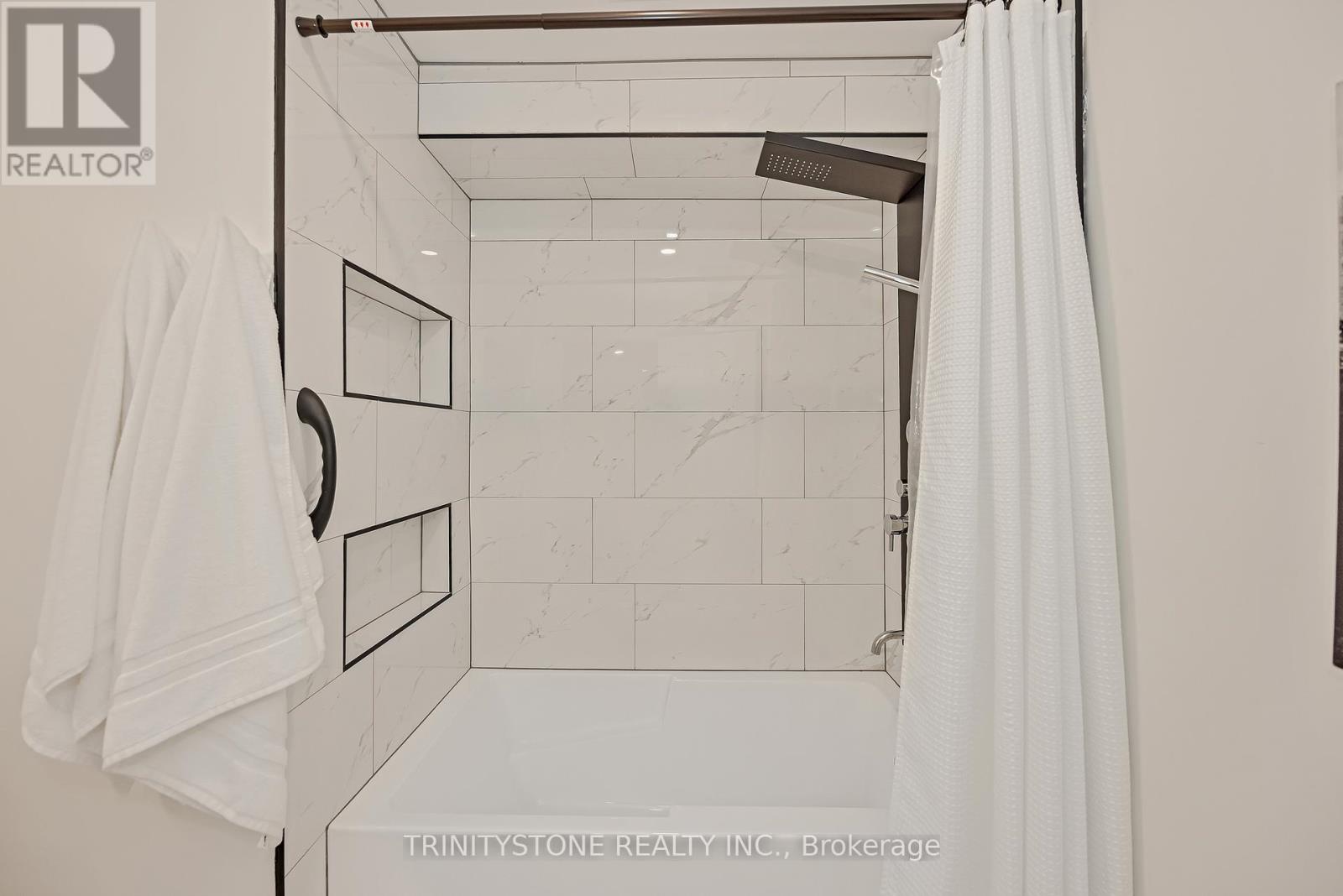 6127 Abbott Street E