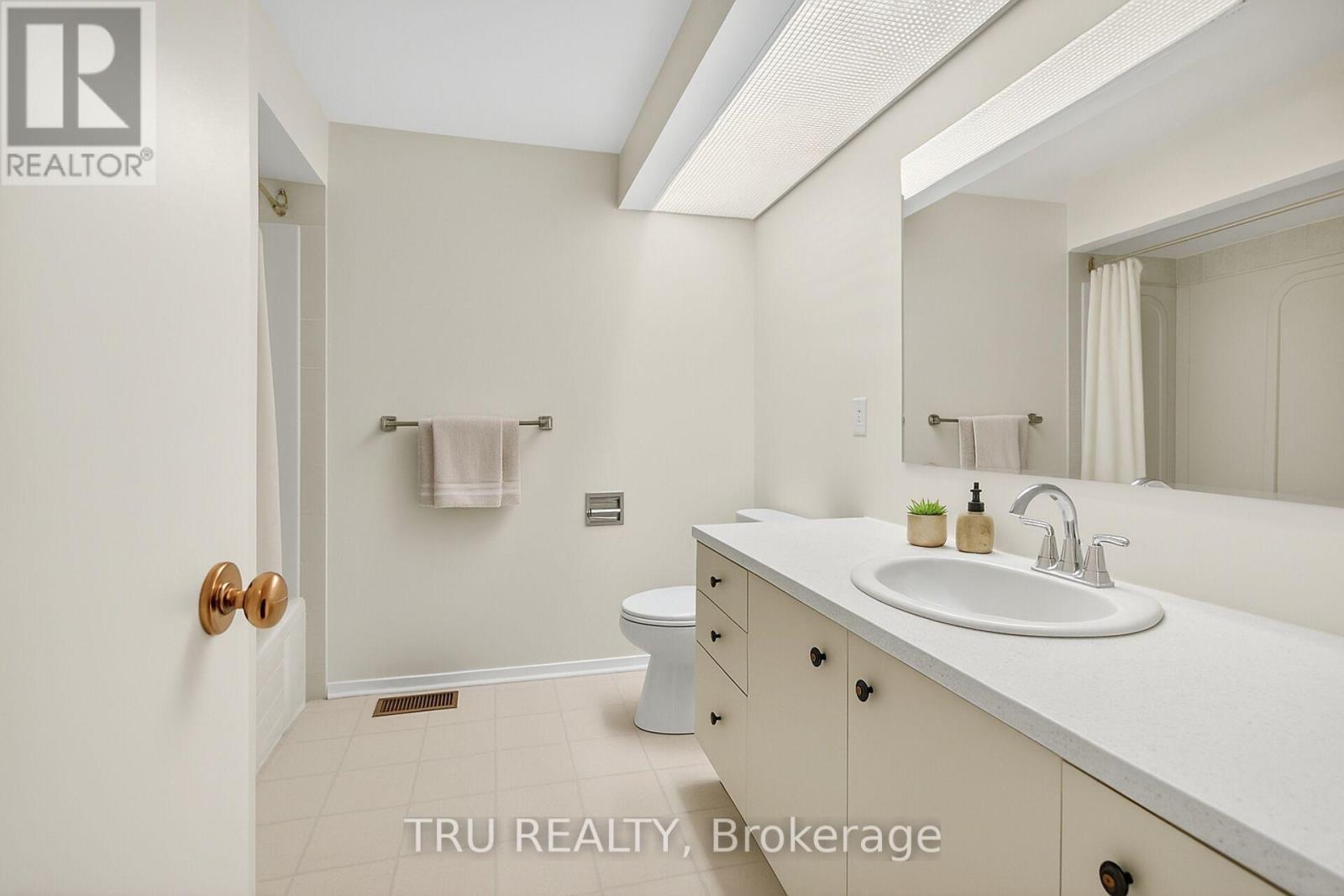 82 - 215 Temby Private