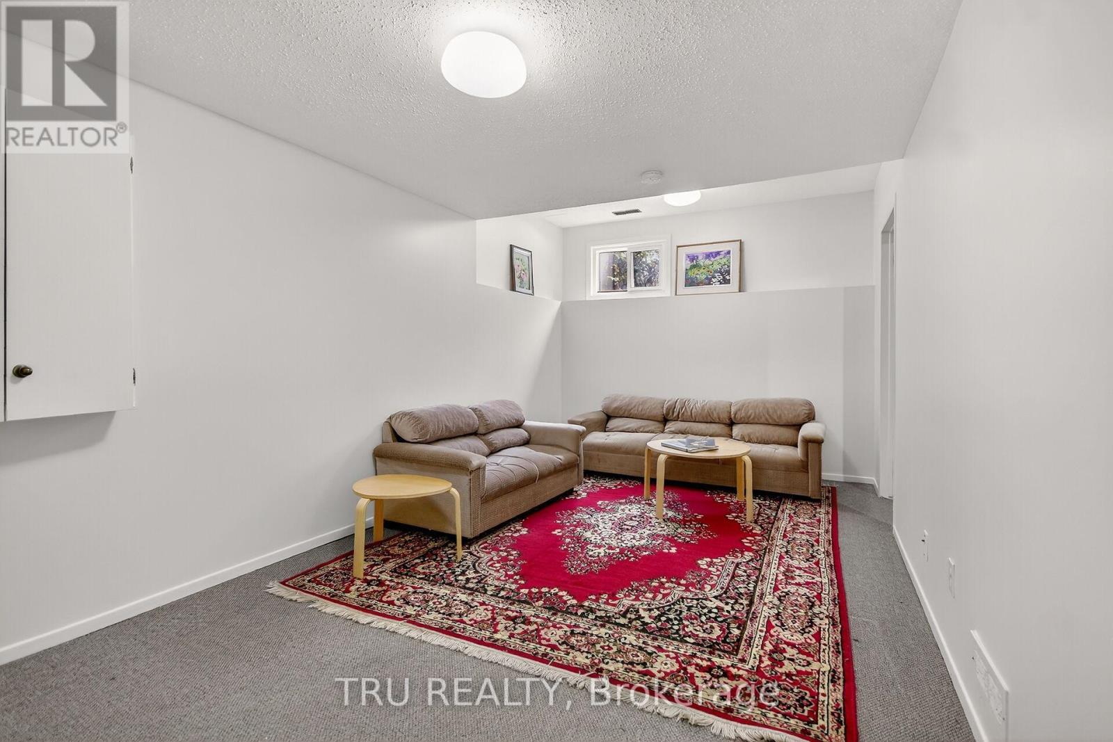 82 - 215 Temby Private