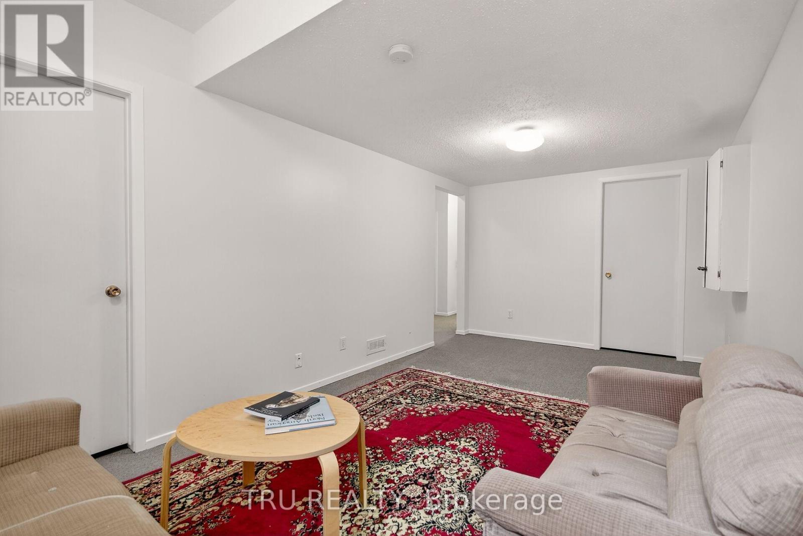 82 - 215 Temby Private