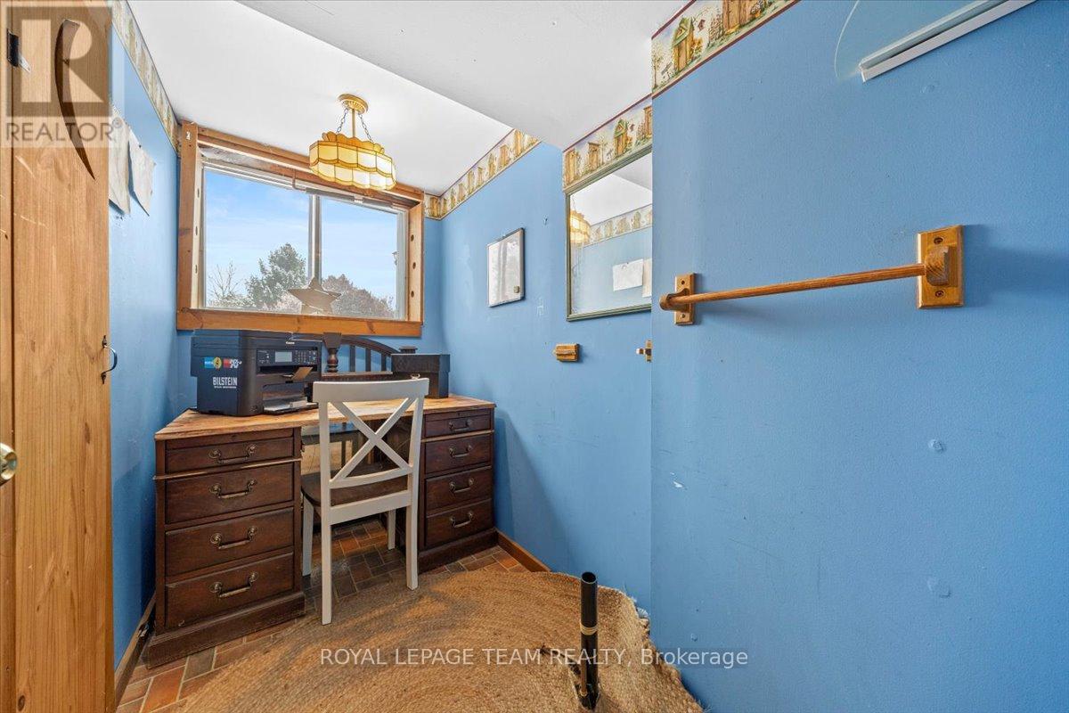 9161 County Rd 6 North