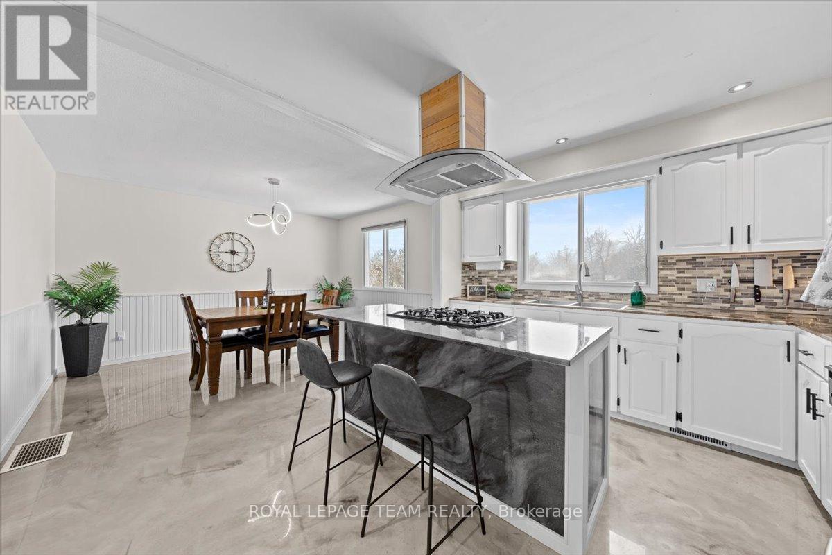 9161 County Rd 6 North