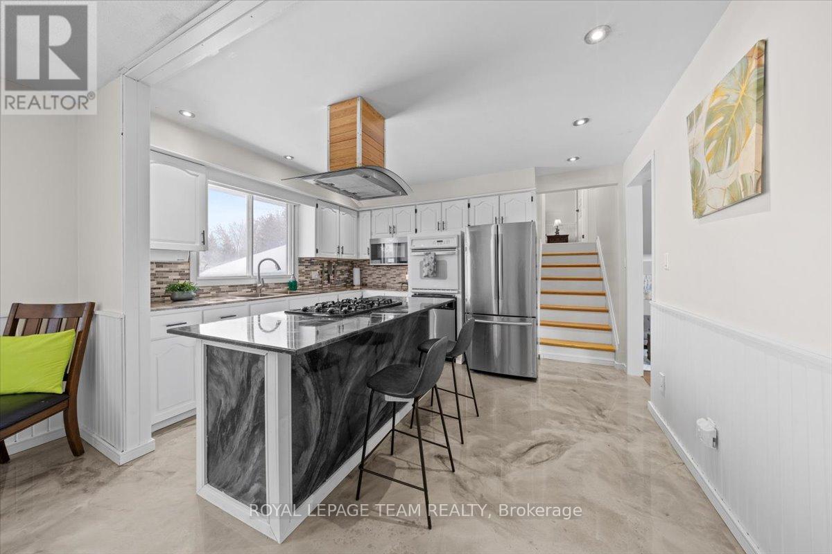 9161 County Rd 6 North