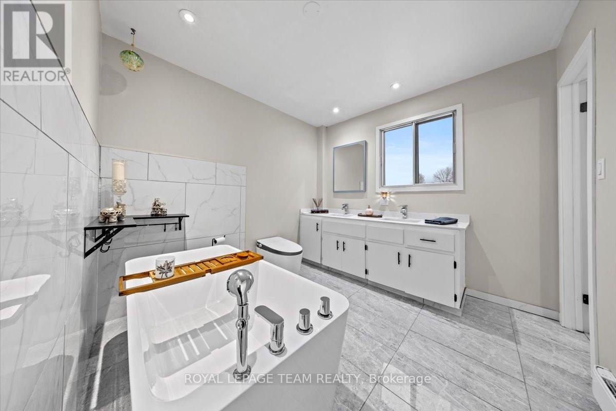 9161 County Rd 6 North