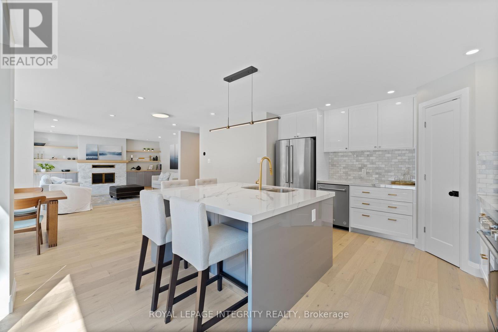 3440 Woodroffe Avenue