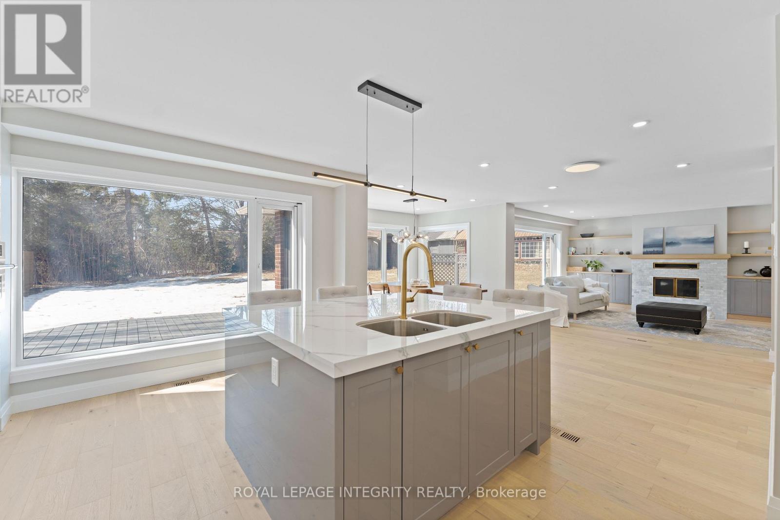 3440 Woodroffe Avenue