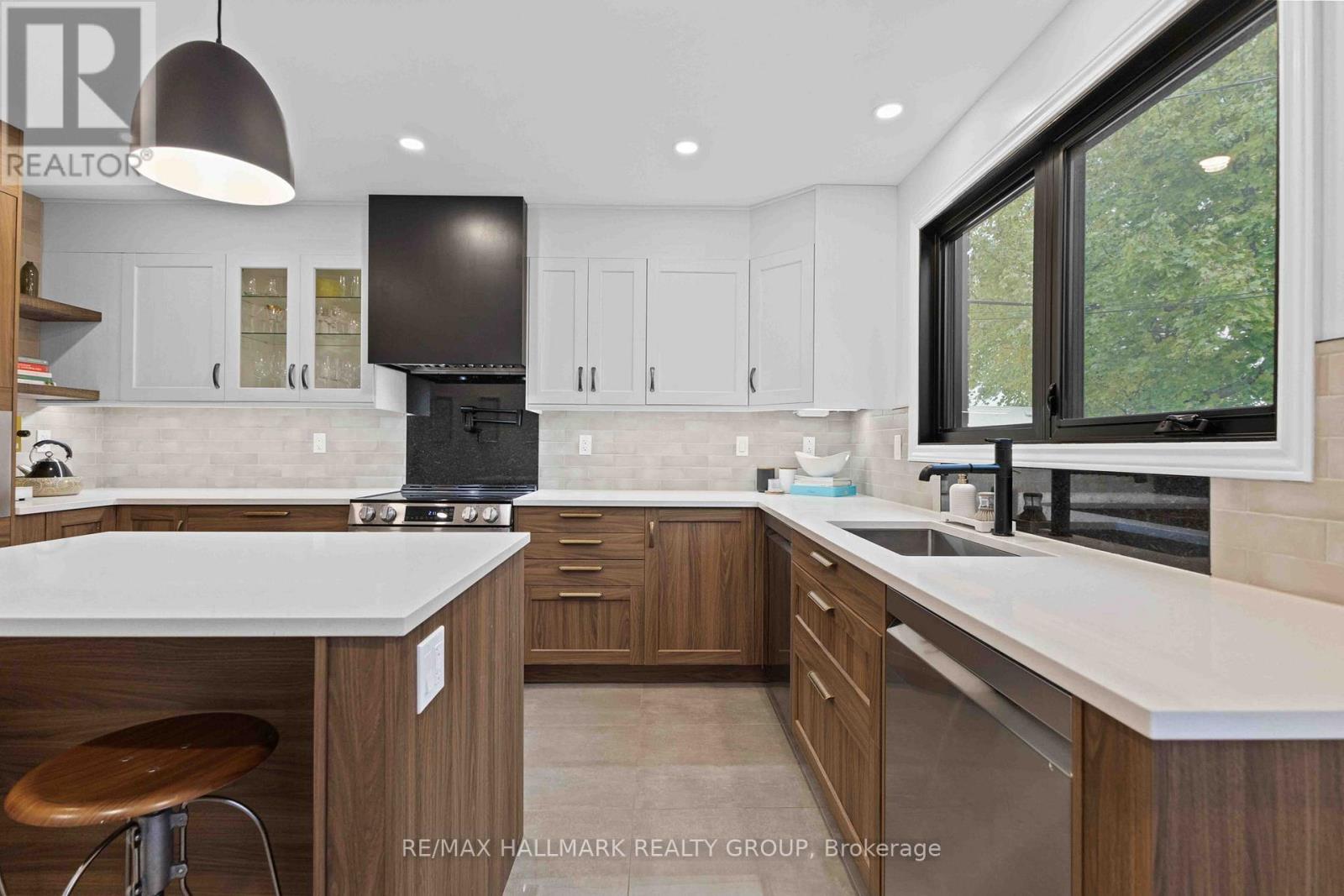 2186 Lenester Avenue