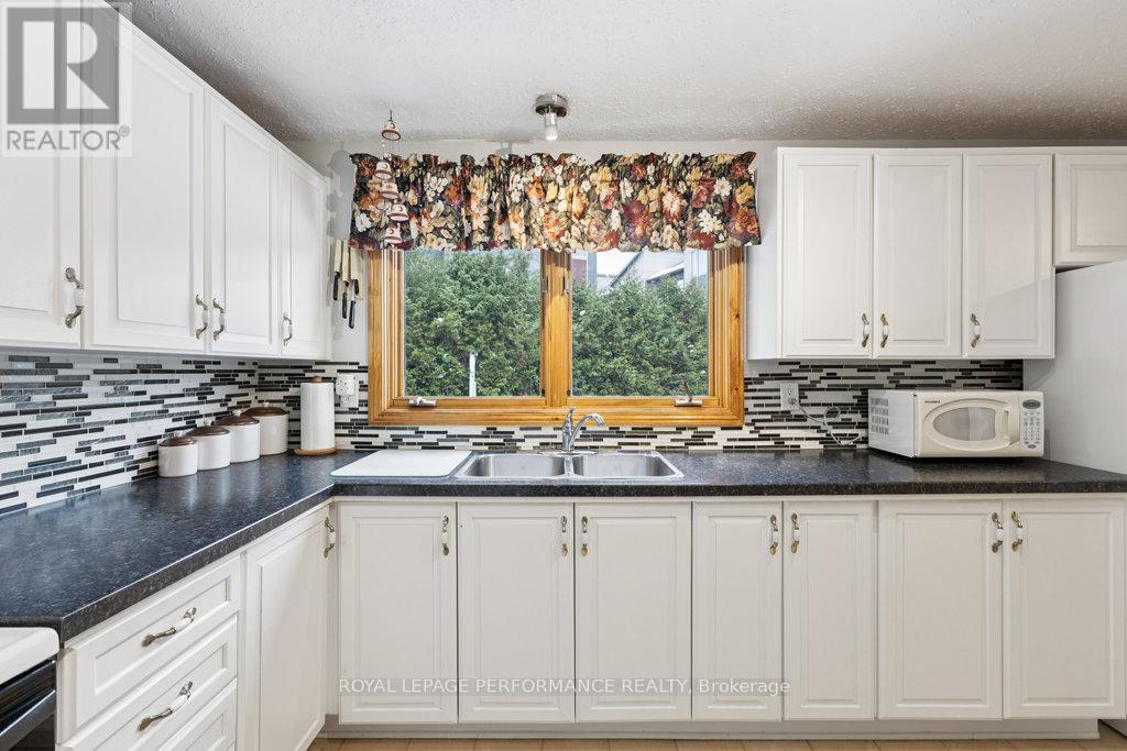 2314 Cotters Crescent