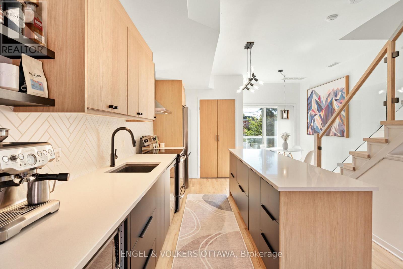 2 - 4 Sherbrooke Avenue