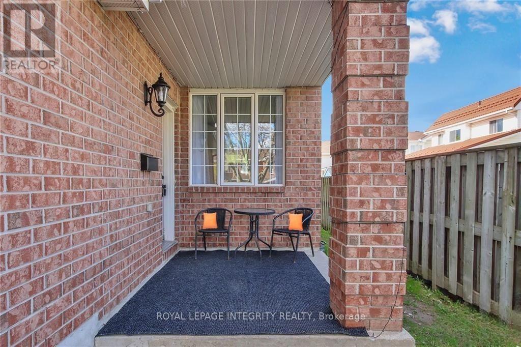 77 Daventry Crescent