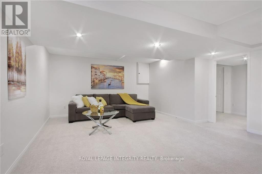 77 Daventry Crescent