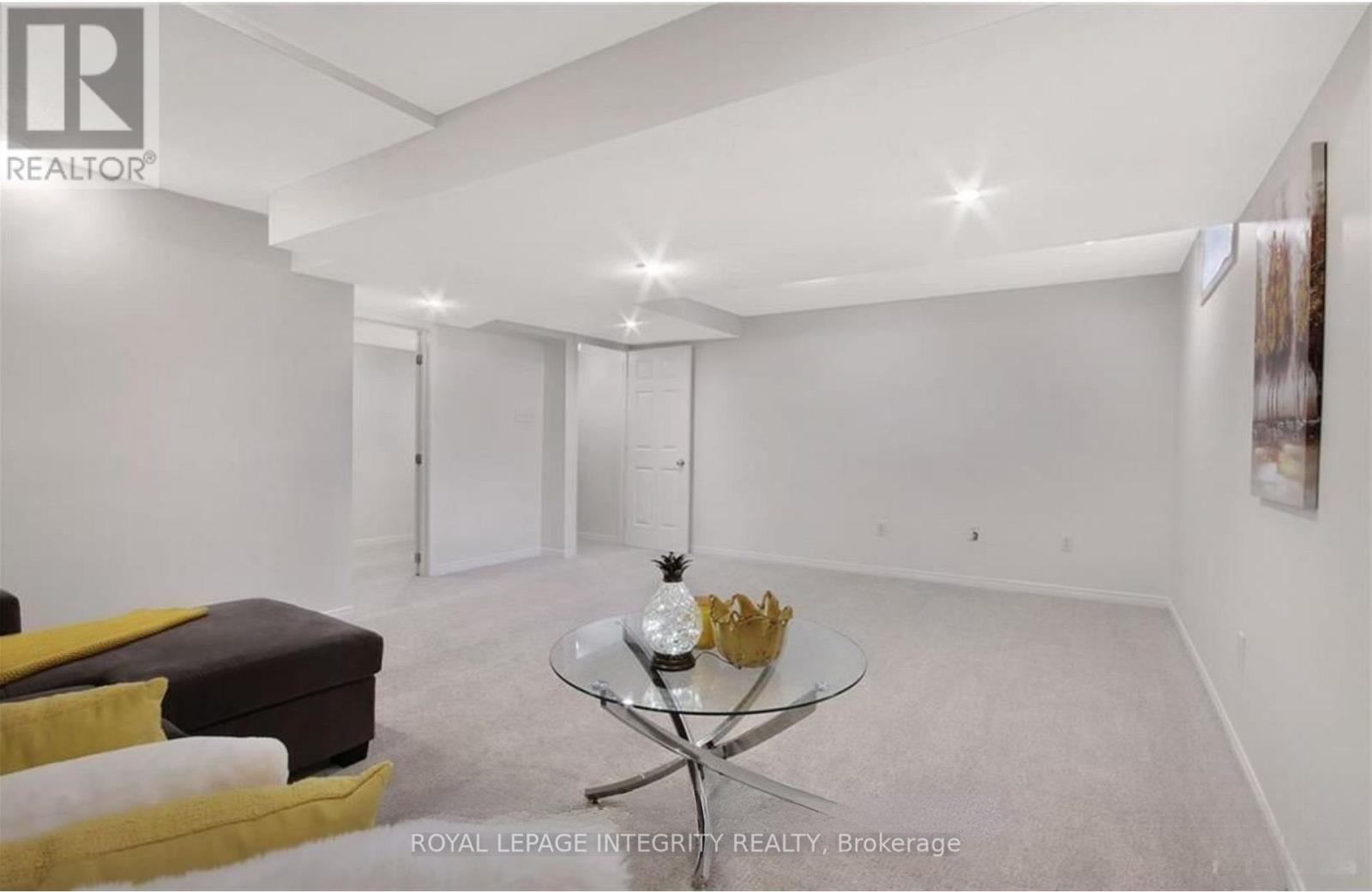 77 Daventry Crescent