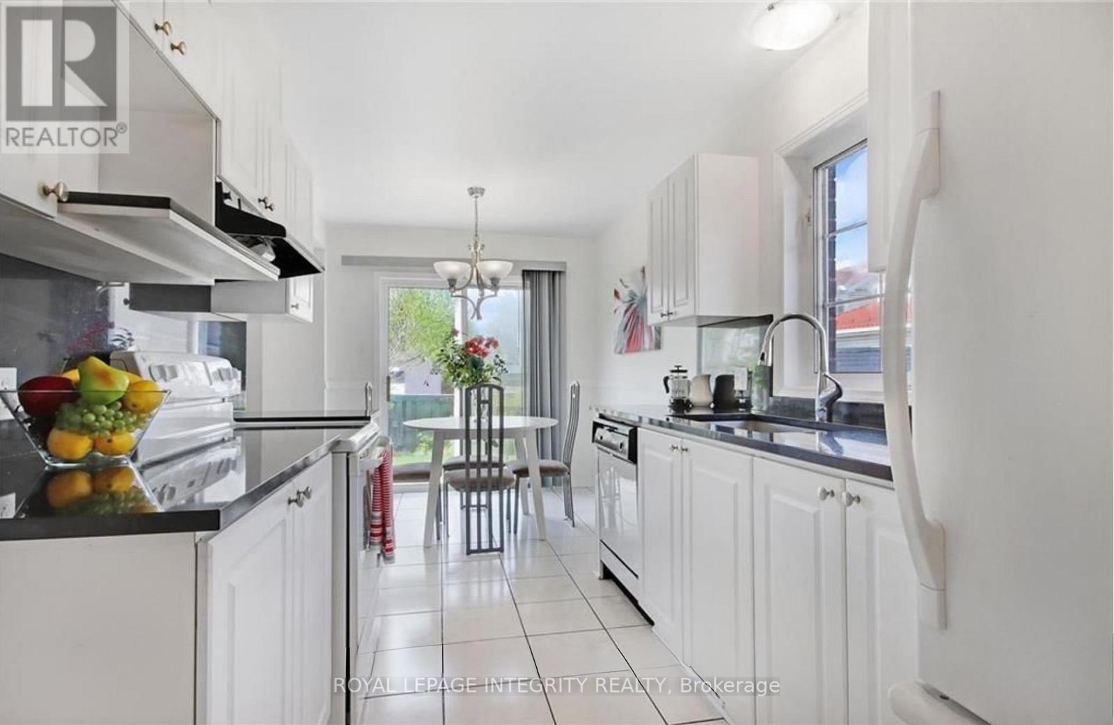 77 Daventry Crescent