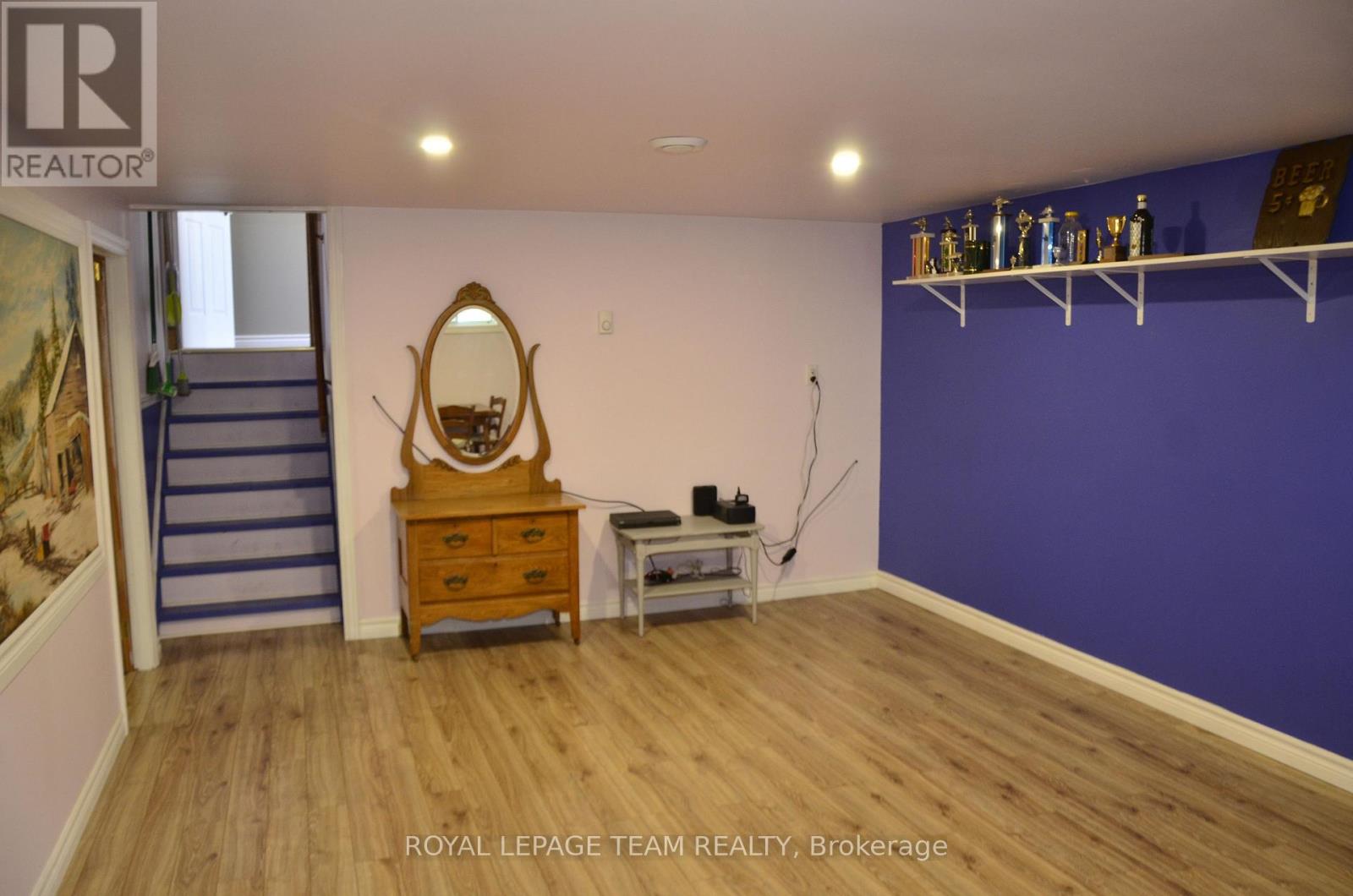 4951 (hwy 31) Bank Street N