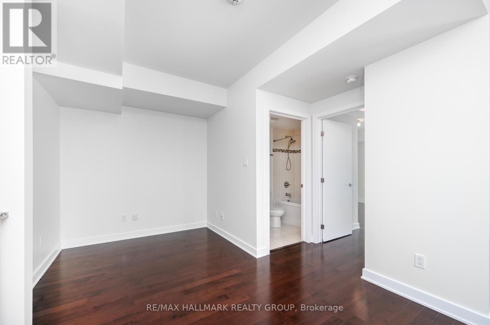 1904 - 179 Metcalfe Street