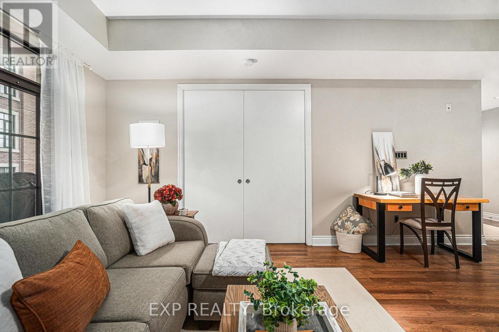 403 - 327 Breezehill Avenue S