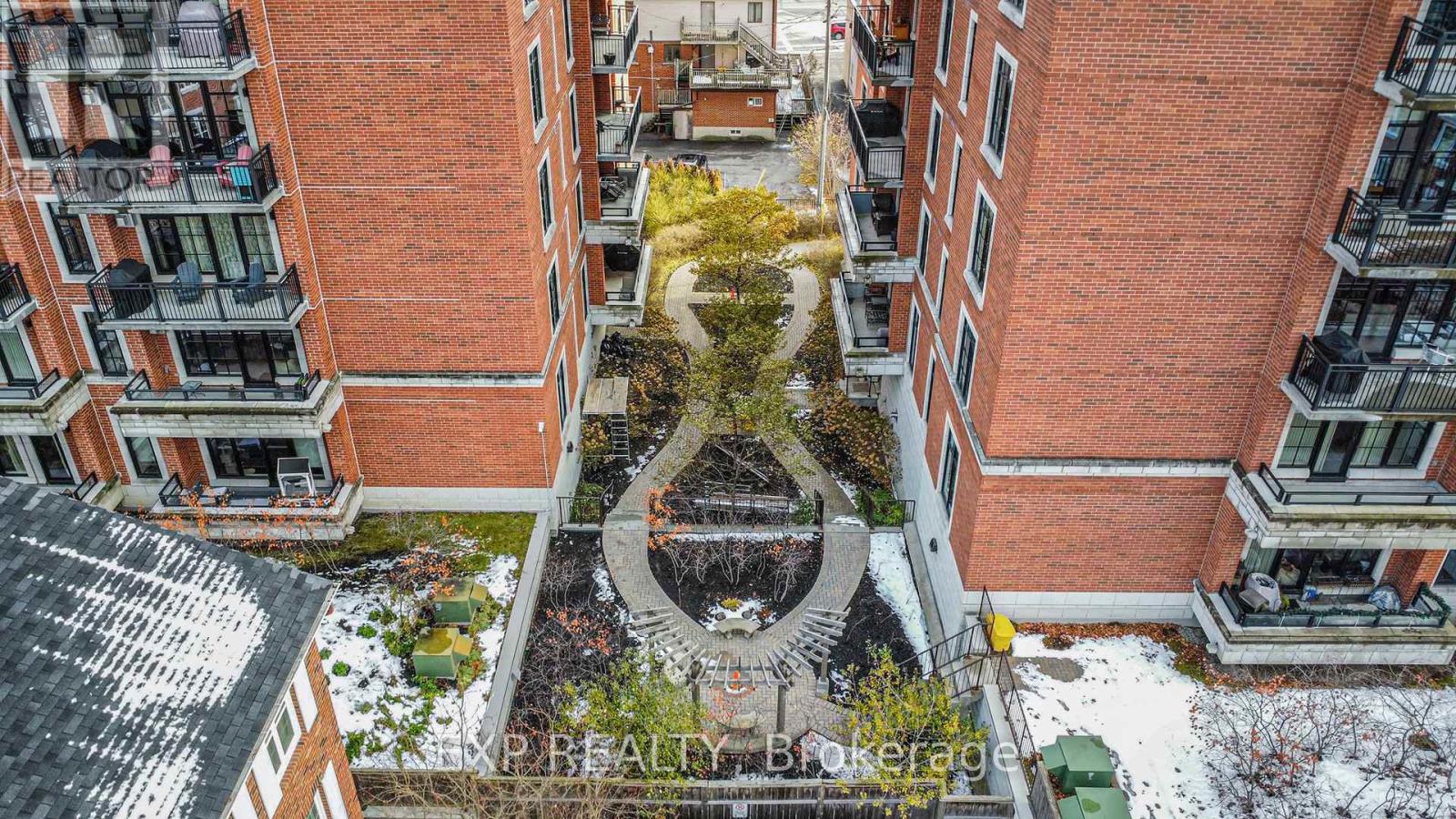 403 - 327 Breezehill Avenue S