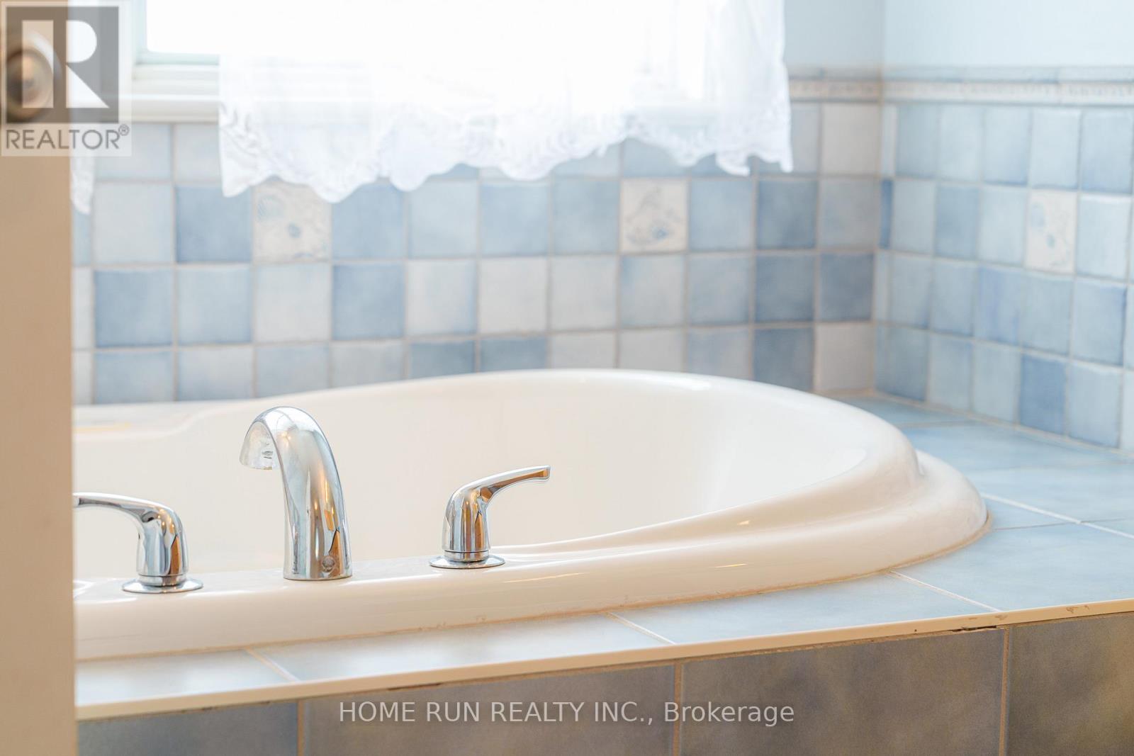 517 Devonwood Circle