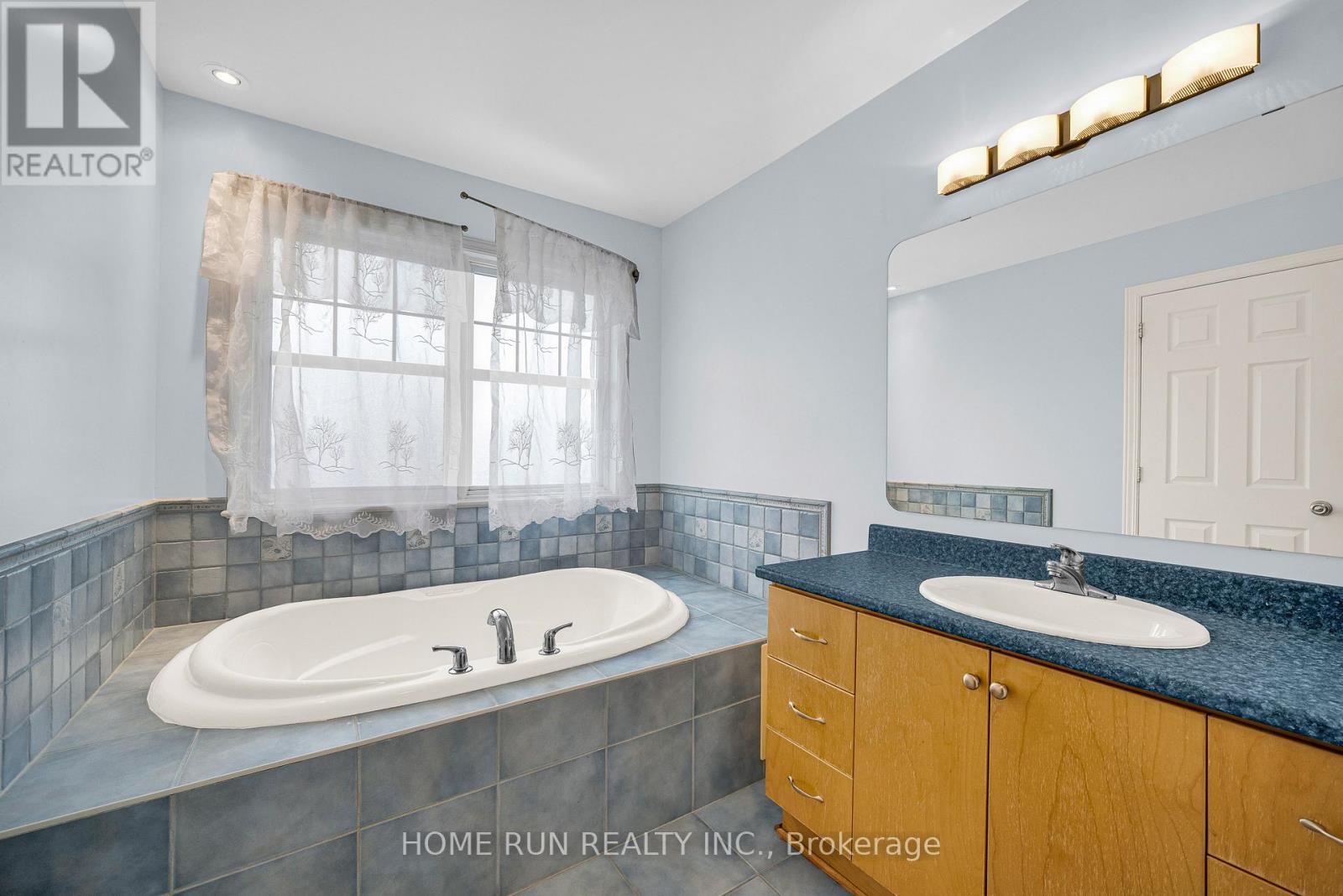 517 Devonwood Circle