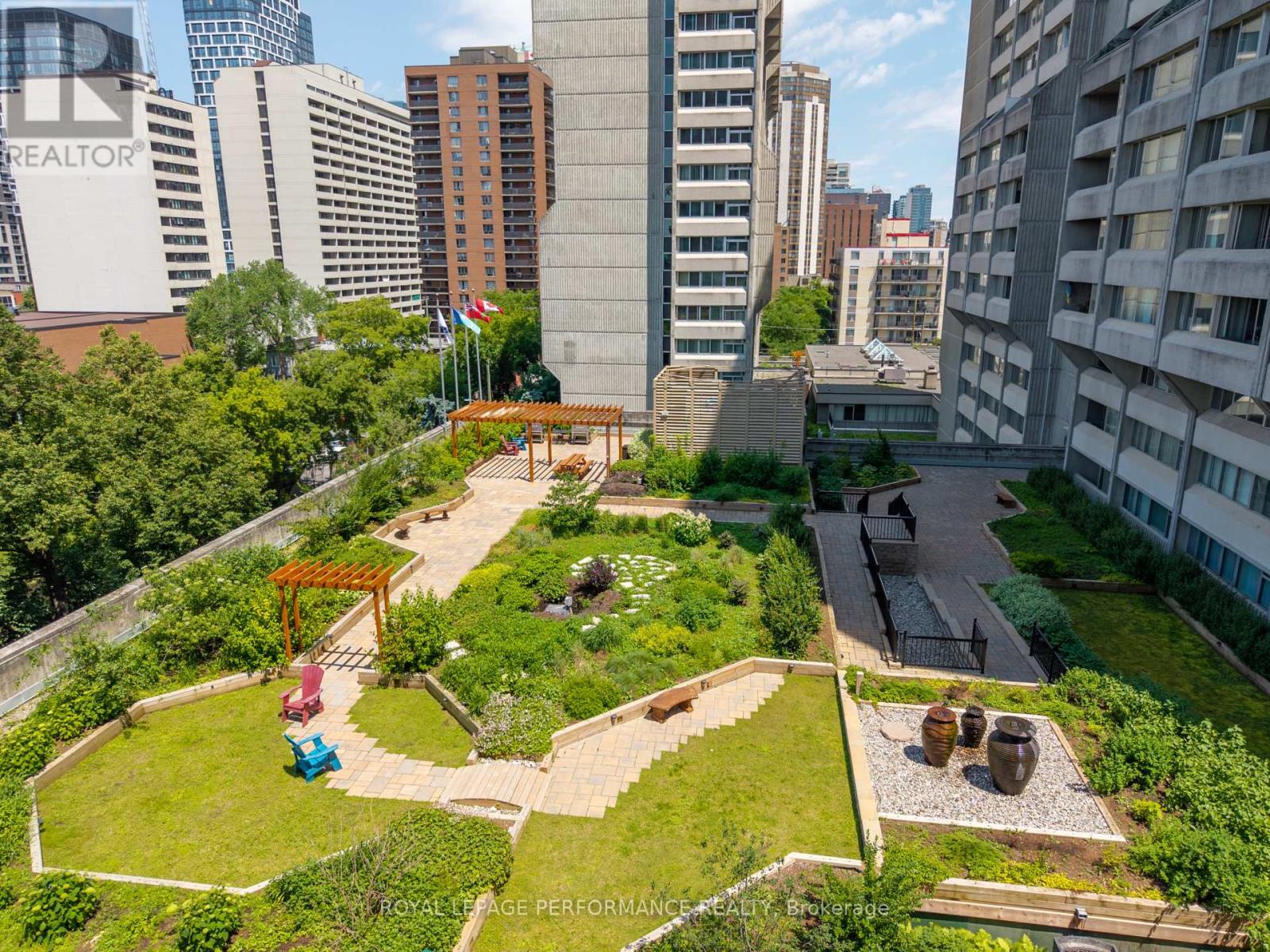 502 - 530 Laurier Avenue W