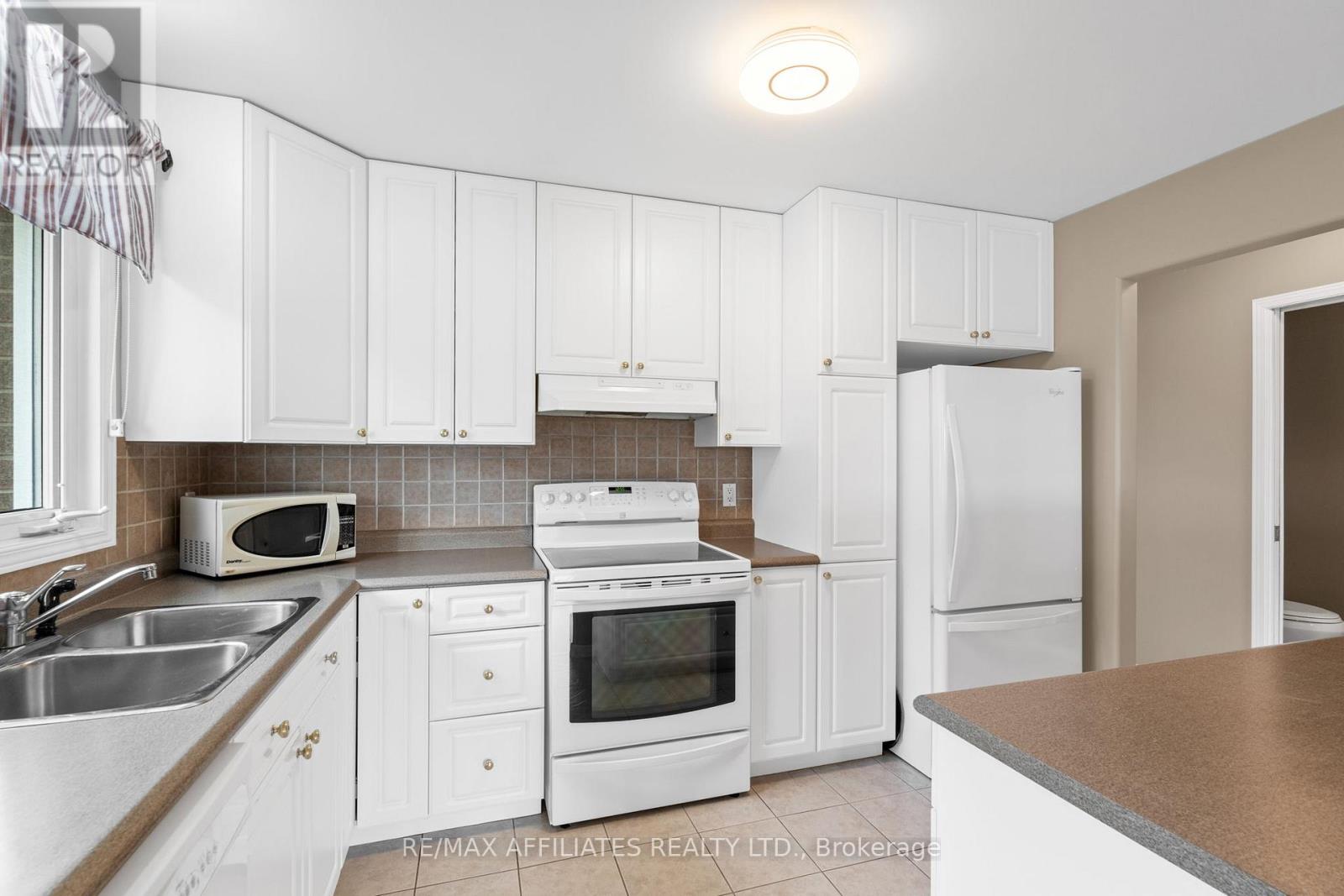 54 Dr Gordon Crescent