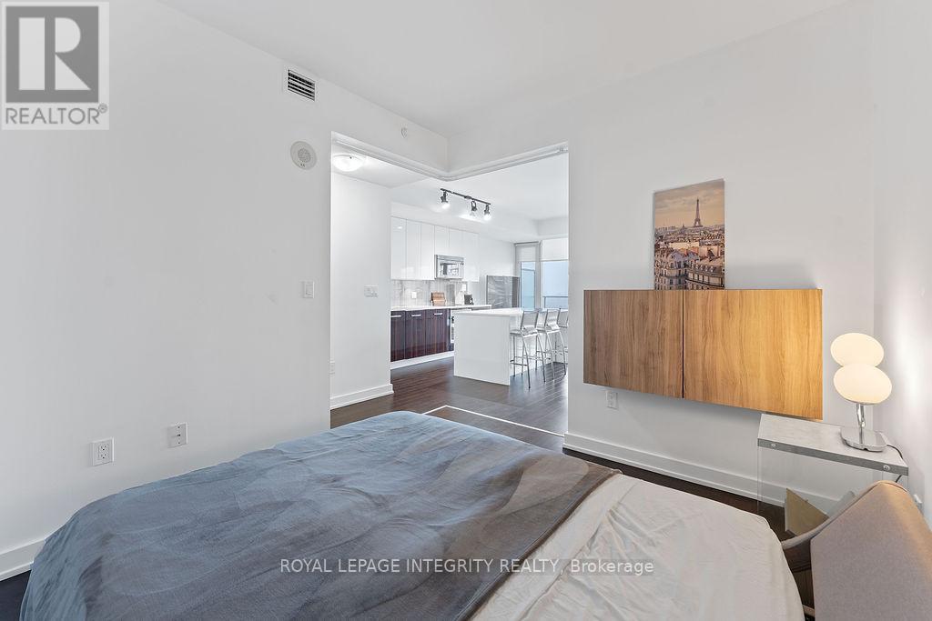 1908 - 111 Champagne Avenue S