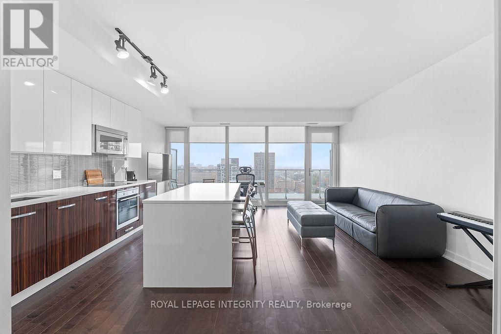 1908 - 111 Champagne Avenue S