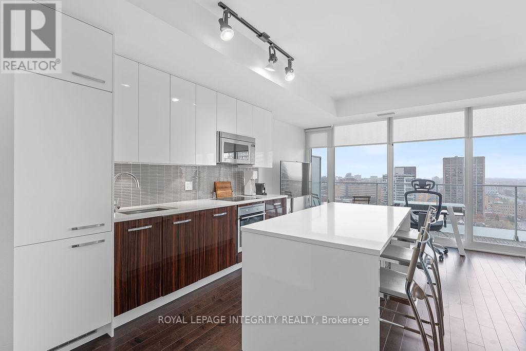 1908 - 111 Champagne Avenue S