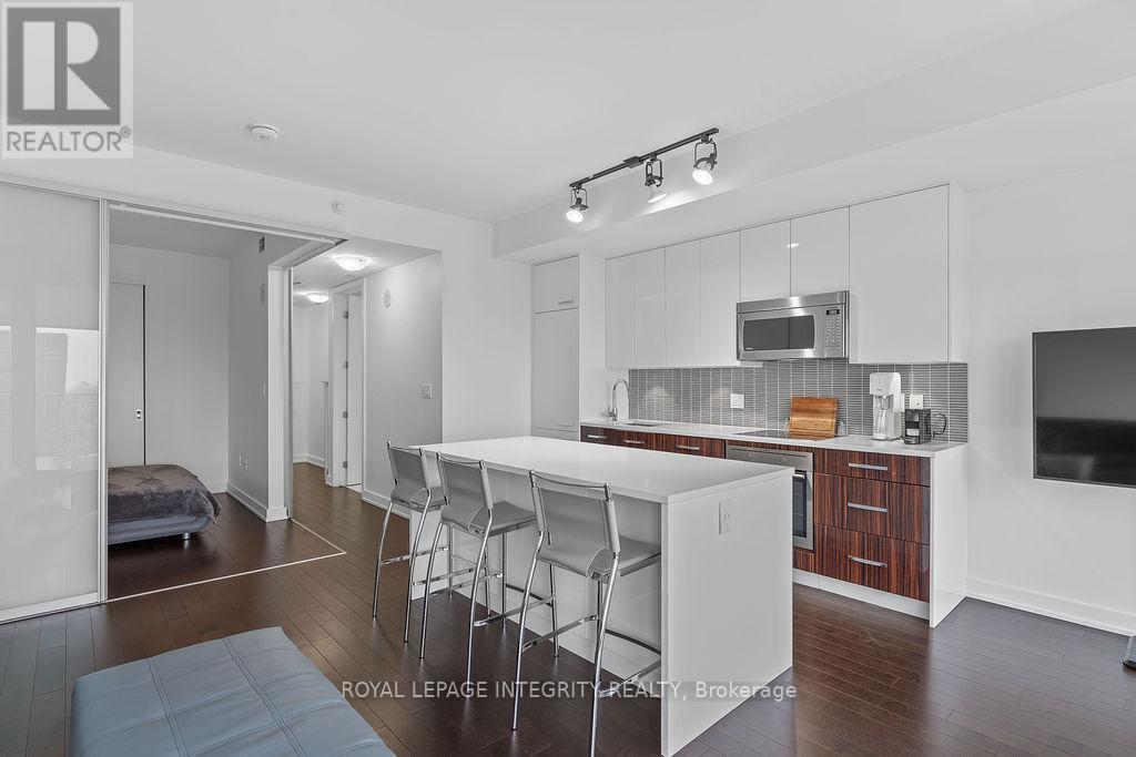 1908 - 111 Champagne Avenue S