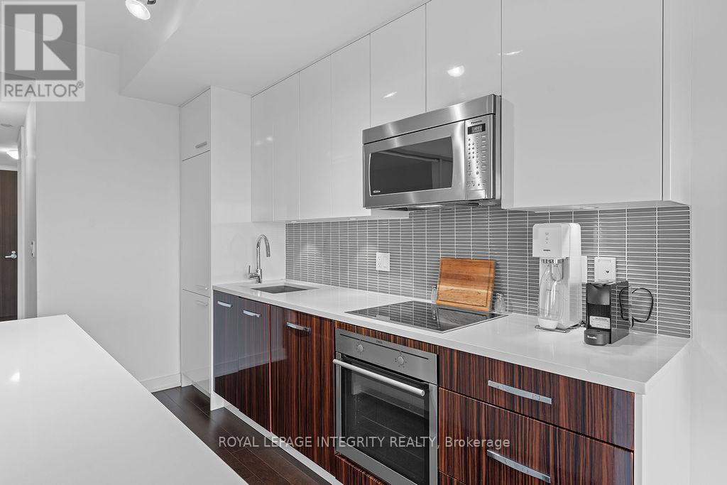 1908 - 111 Champagne Avenue S