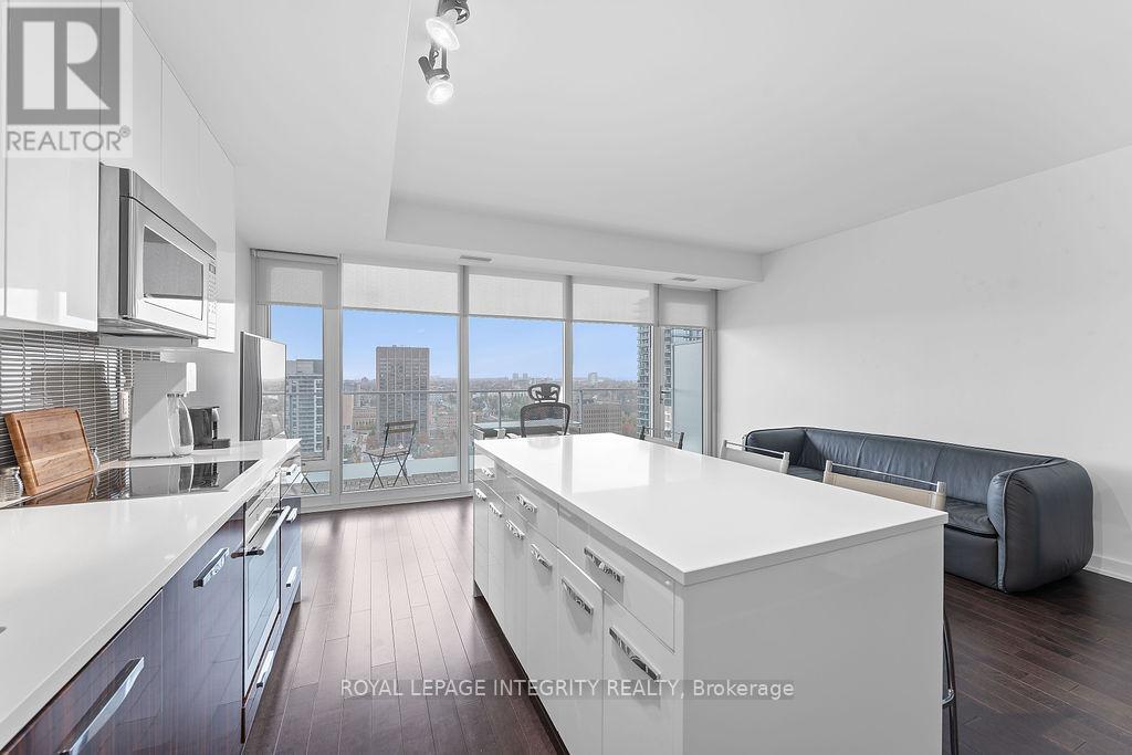 1908 - 111 Champagne Avenue S