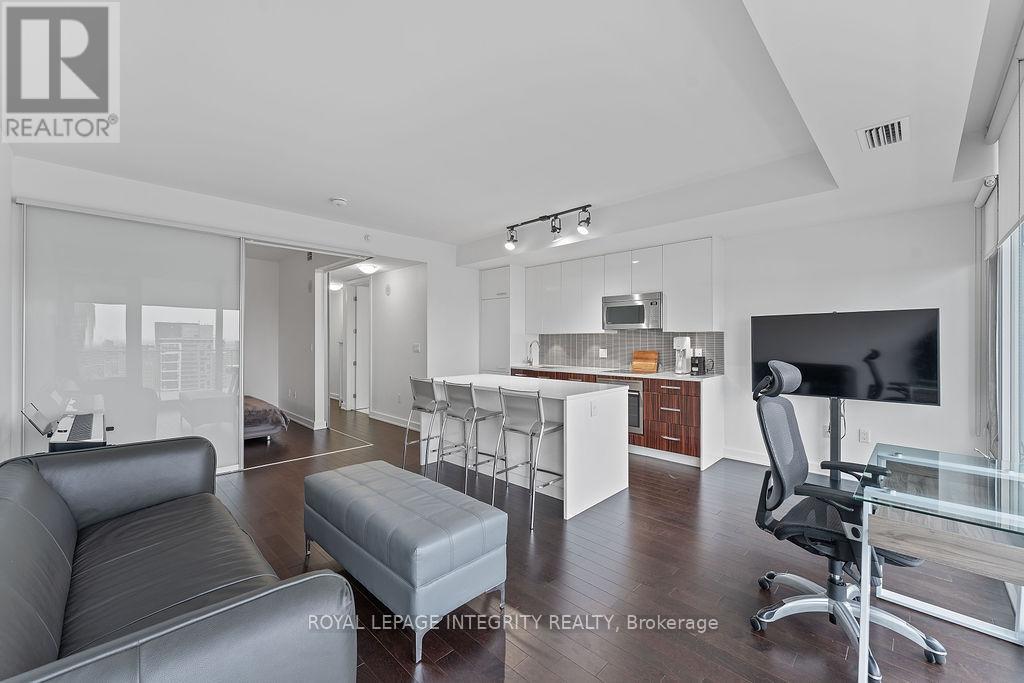 1908 - 111 Champagne Avenue S